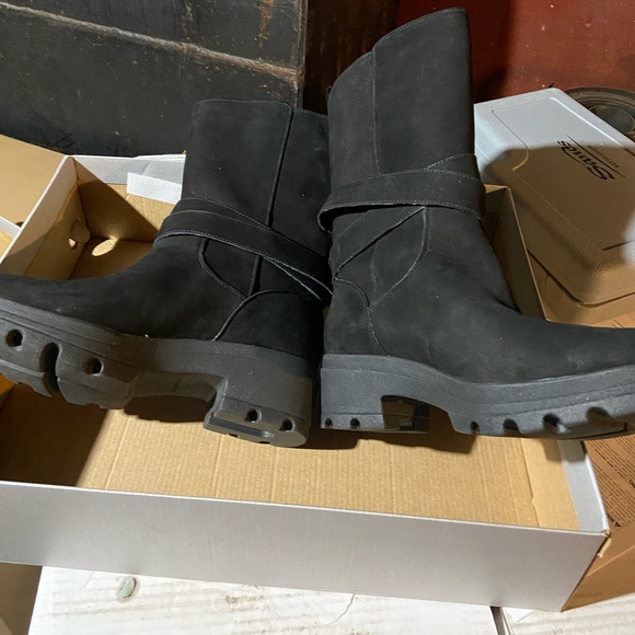 Boots - Picture 3 of 6